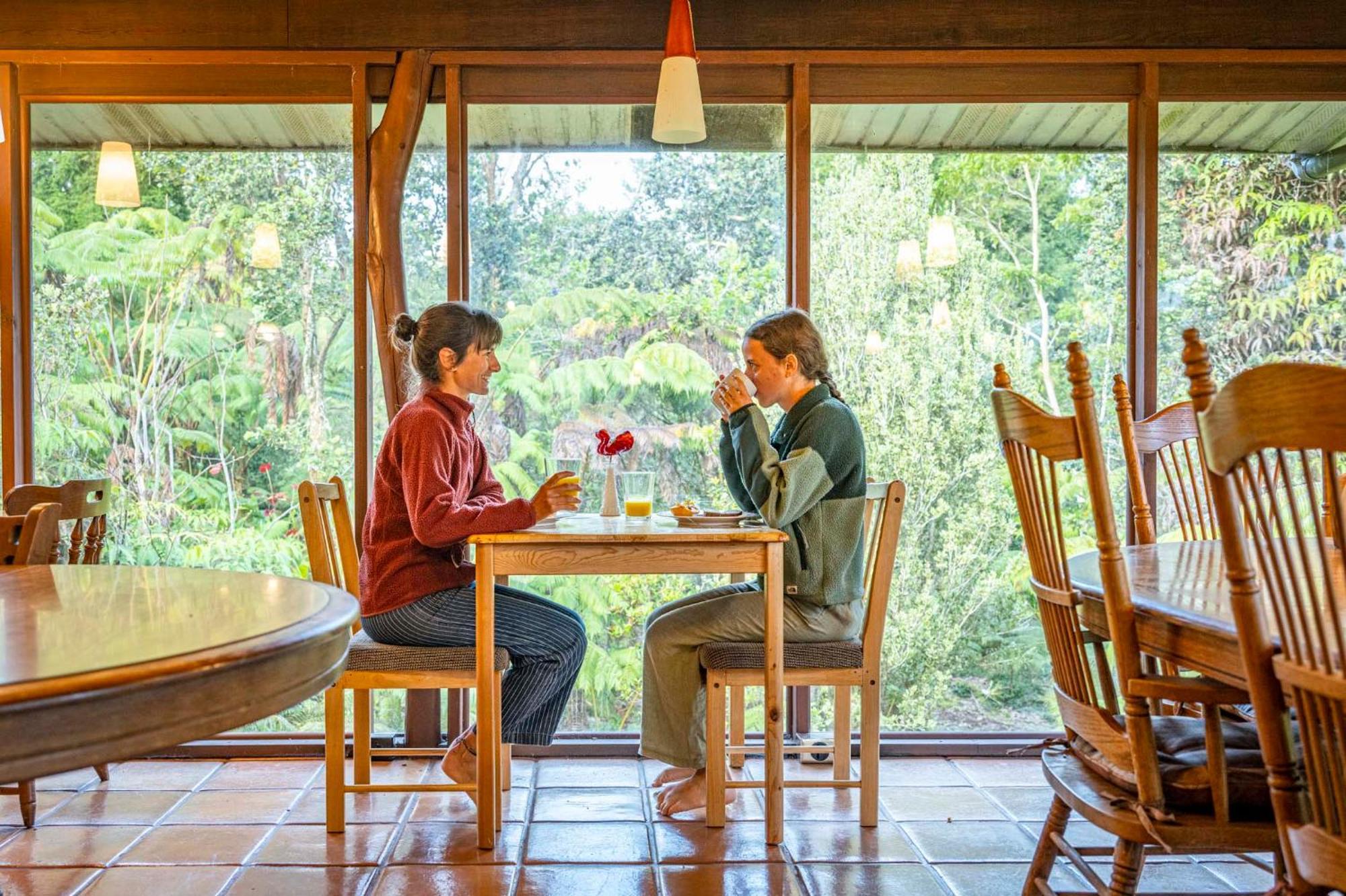 Volcano Inn Bed N Breakfast Экстерьер фото